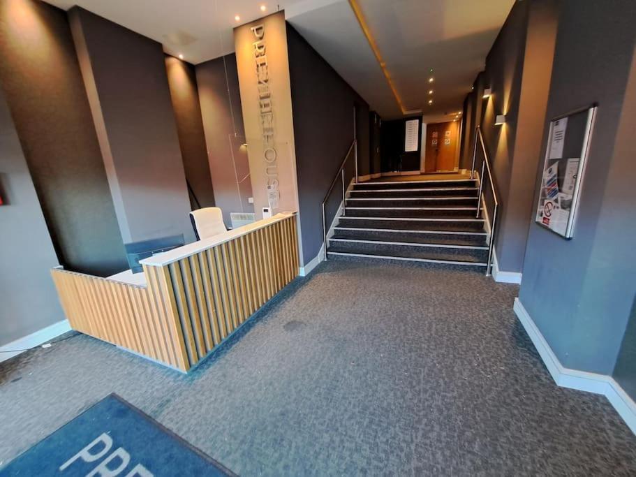 Luxury Apartment With Stunning Views On 10Th Floor エッジウェア エクステリア 写真