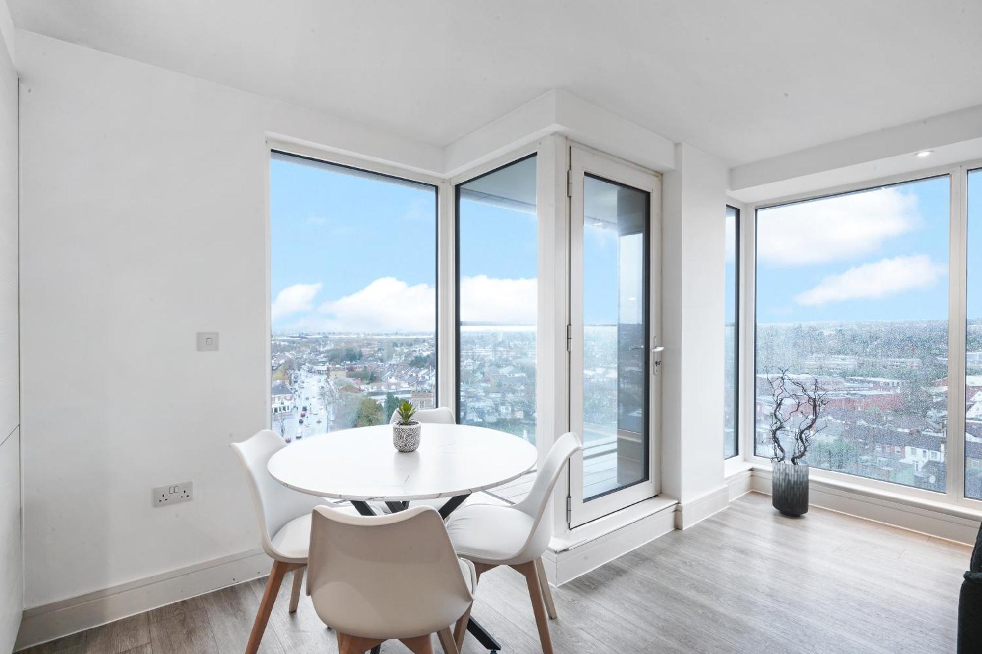 Luxury Apartment With Stunning Views On 10Th Floor エッジウェア エクステリア 写真